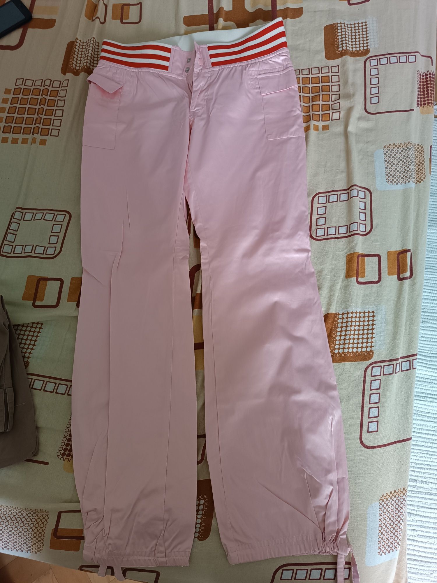 Pantaloni roz Adidas dama