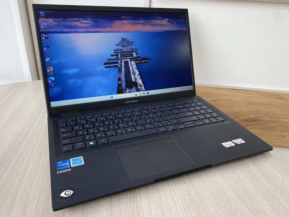 ASUS ExpertBook / i5-1335U / 8GB / 256GB SSD
