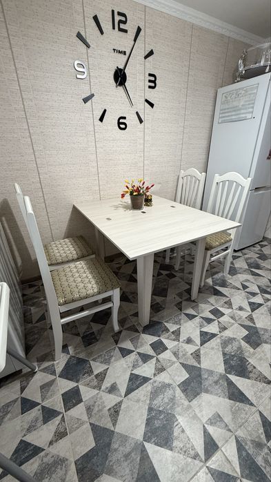 Стол со стульями