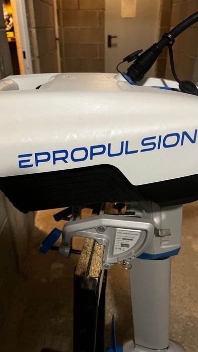 Vand motor electric barca