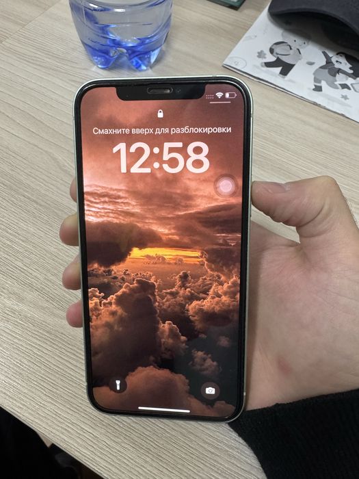 Продам Iphone Айфон 12