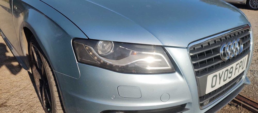 Десен фар Audi A4 B8