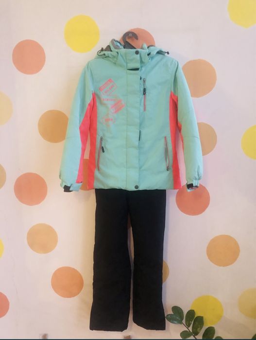 Продам комбинезон зимний на девочку