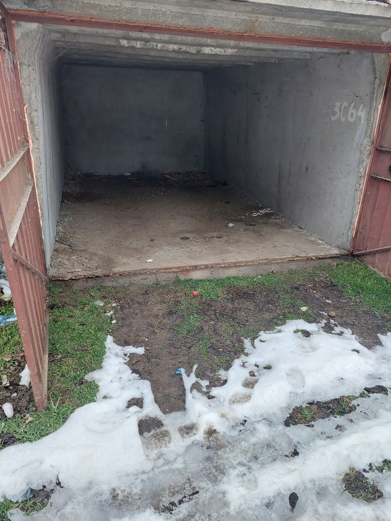 Дава се под наем Гараж / Паркомясто в Русе, Център - 18 кв.м за 40.8 € - Снимка #1