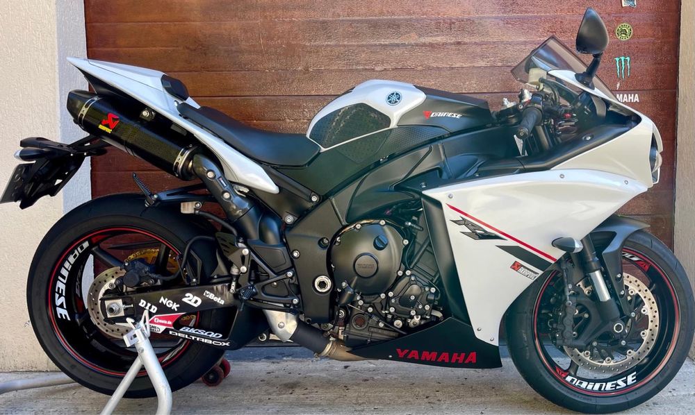 Yamaha R1 BigBang 2014 Akrapovic Germania