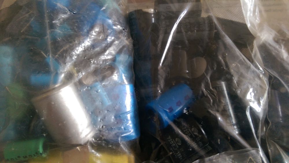 Condensatori (LOT) de diferite marimi si valori