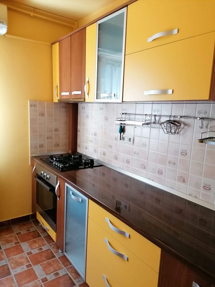 Inchiriez apartament cu 2 camere, Zona Garii