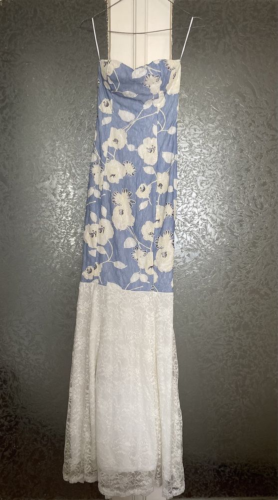 Vand rochie noua, cu eticheta