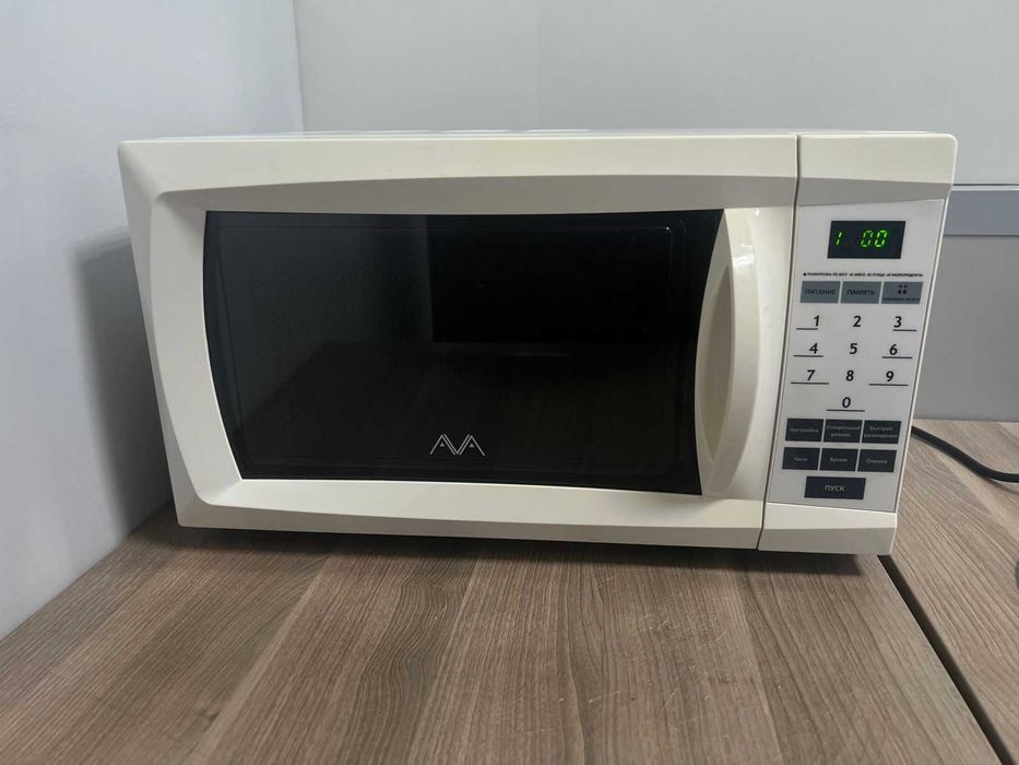 Микроволновка в хорошем состоянии.