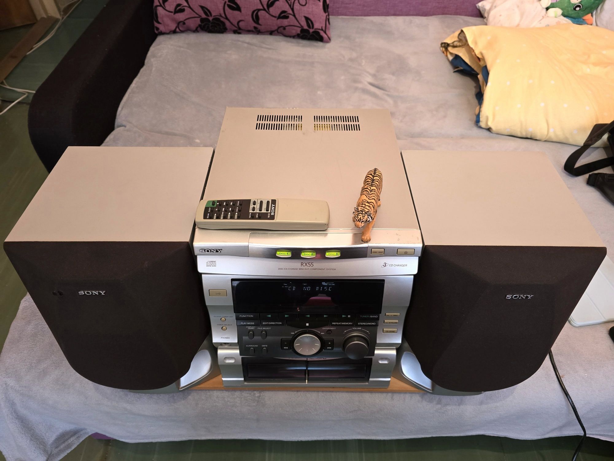 Sony HCD-RX55. Sunet clar cu bass fantastic. Specific acelor vremuri !