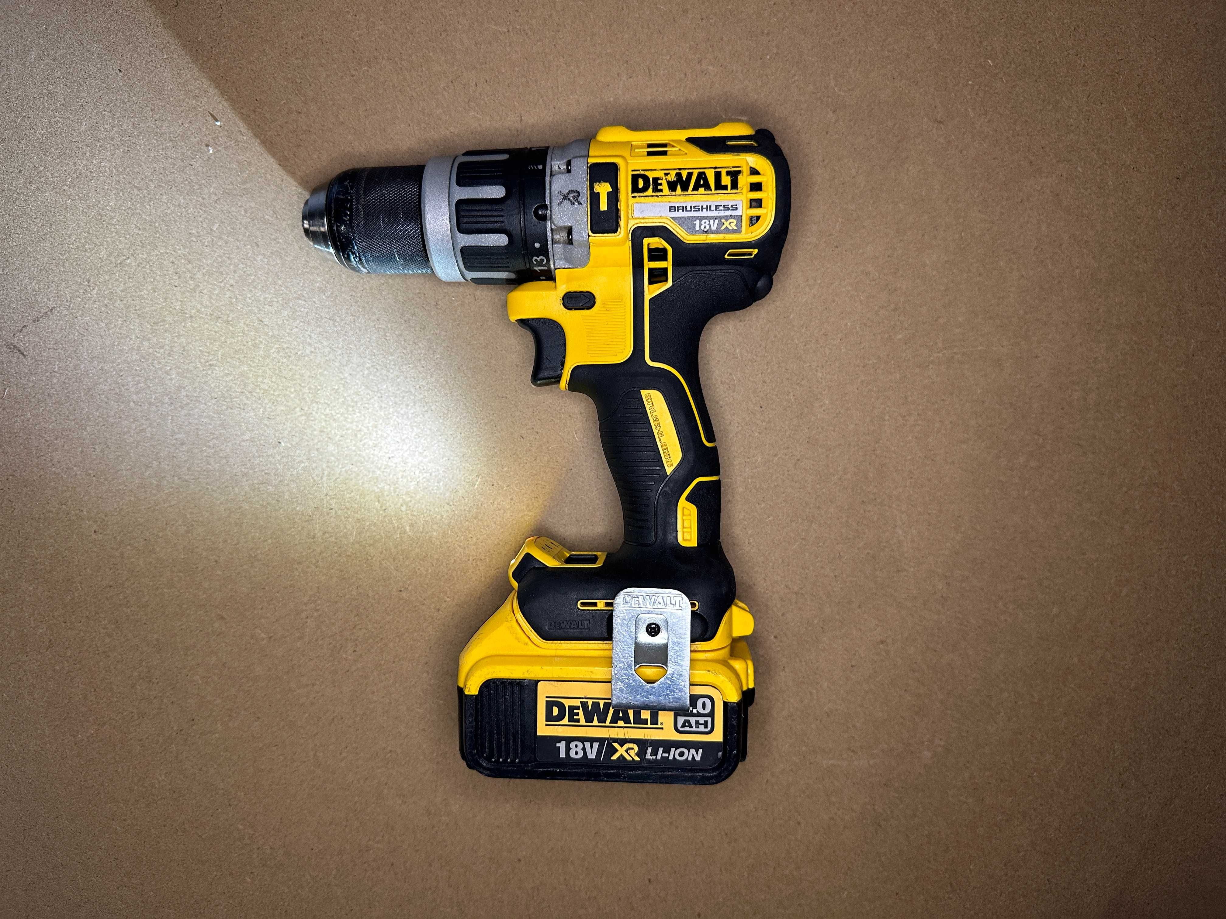 Dewalt DCD796 + батерии + зарядно + куфар