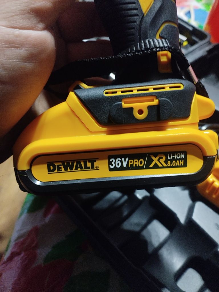 Продавам винтоверт DeWALT (деволт)