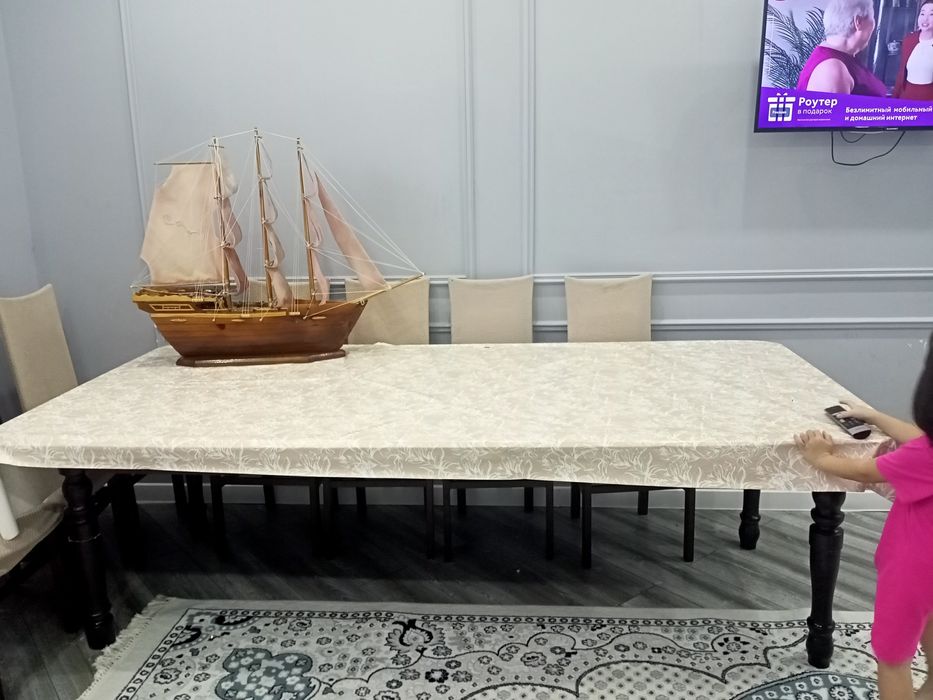 Стол обеденный большой