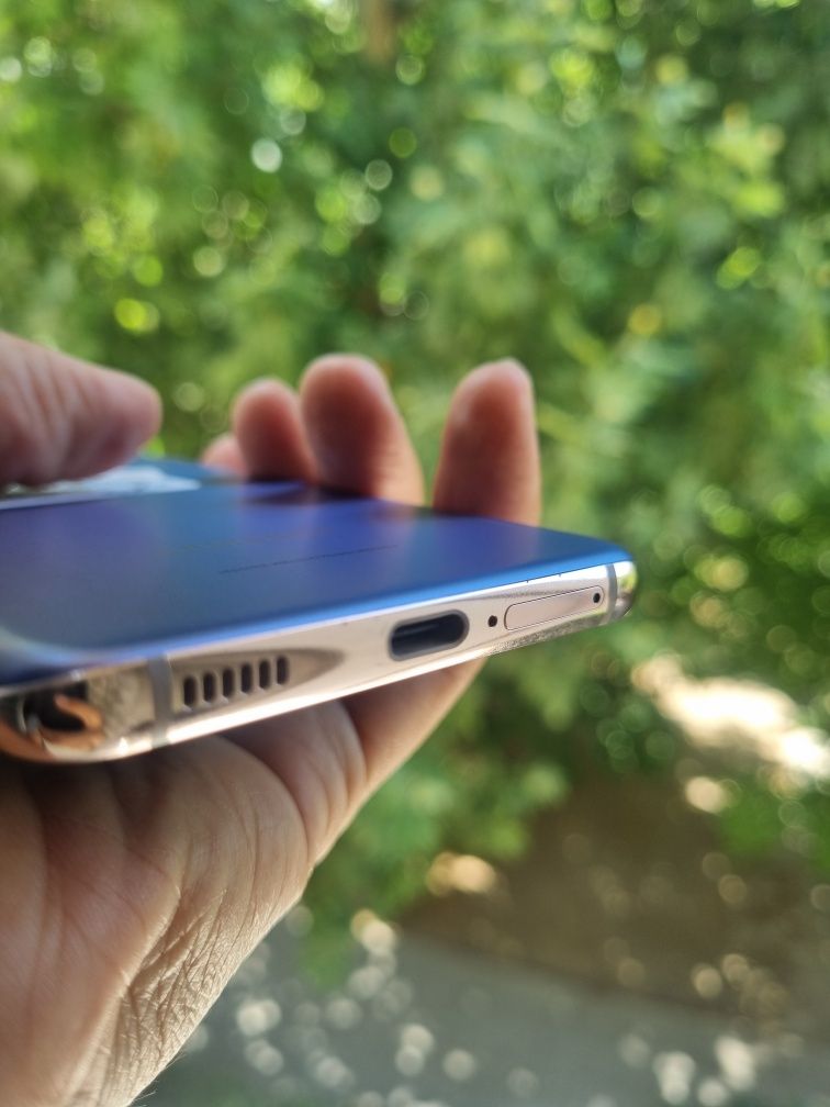 Samsung s21.   8/ 256gb