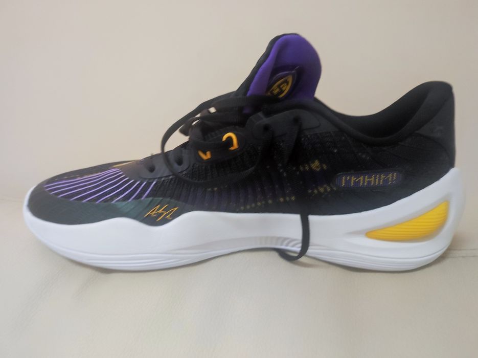 Продам кроссовки баскетбольные AR 1