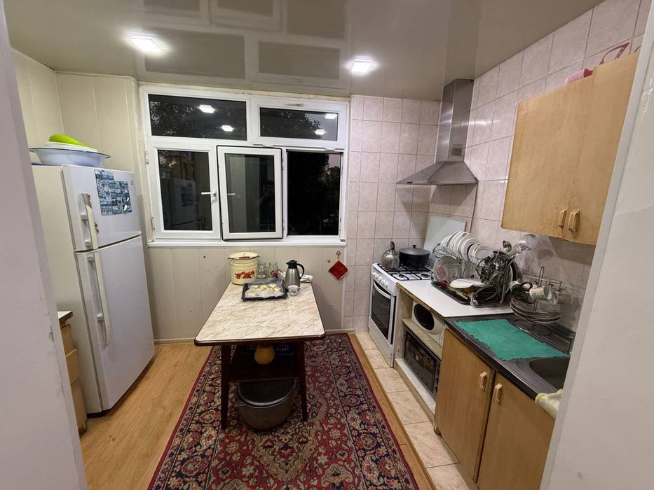 Продаётся квартира 4 ком 3/9 спецплан Юнусабадский р-н 4 квартал