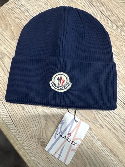 Шапка Монкле доступно