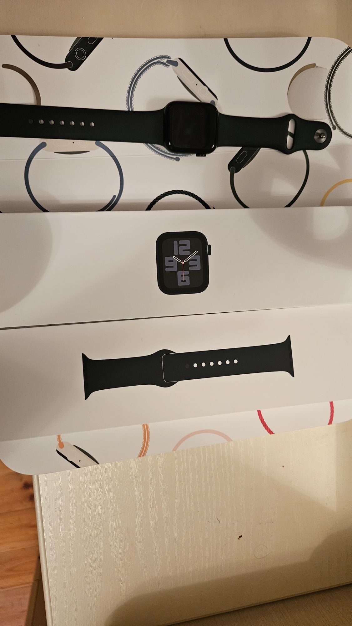 Продаю смарт часы apple watch SE 2 Gen