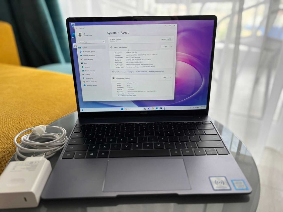 Laptop Huawei MateBook 13, i5, 8GB RAM, SSD 256GB, ecran 2K
