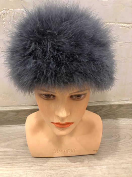 Ефектни шапки щраусови пера