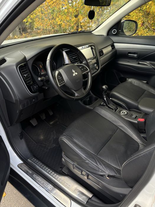 Mitsubishi Outlander 2013 4X4 7 Locuri Euro 5 Alb Perlat Camera Navi