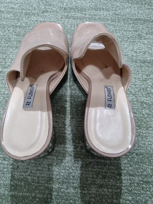 Papuci eleganți, de dama, culoarea crem, marime 36