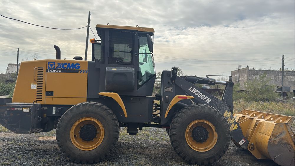 Продам  фронтальный погрузчик в отличном состоянии