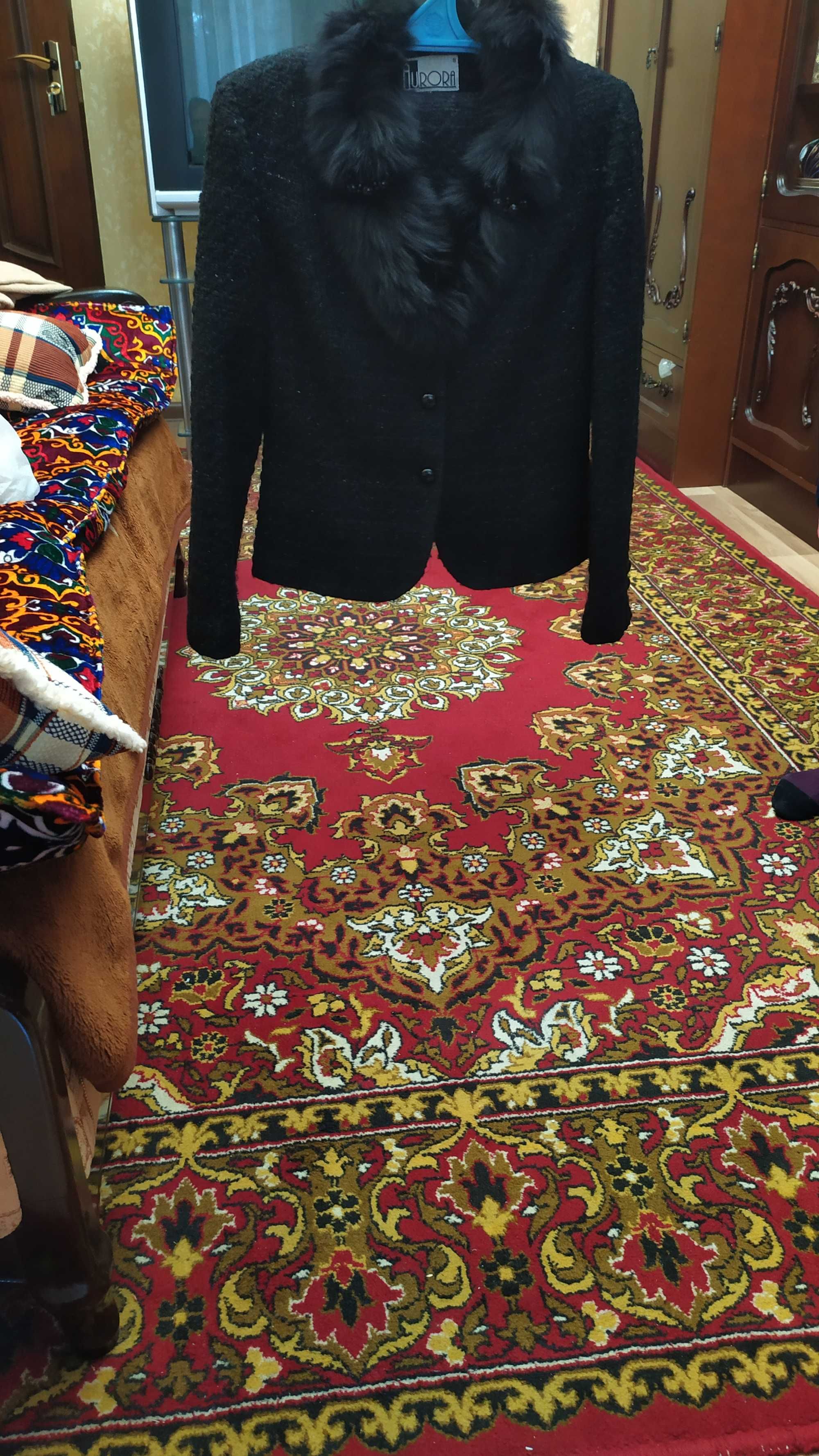 Продается женский костюм фирма Аврора Турция 40 размер
