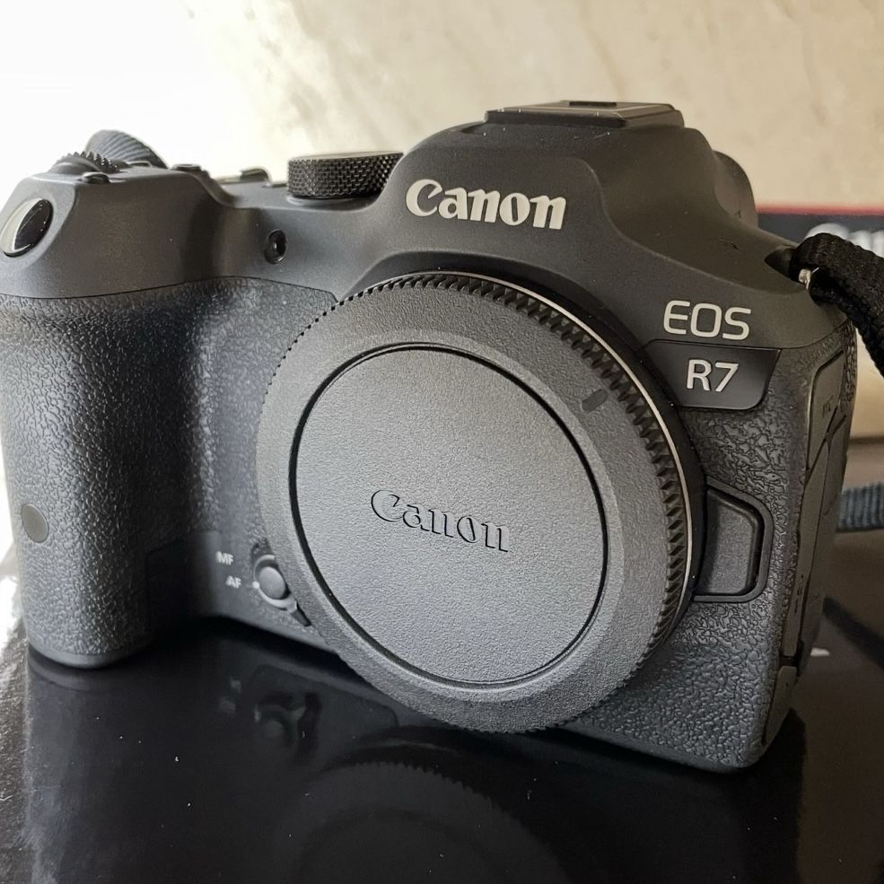 Canon EOS R7 mirorless