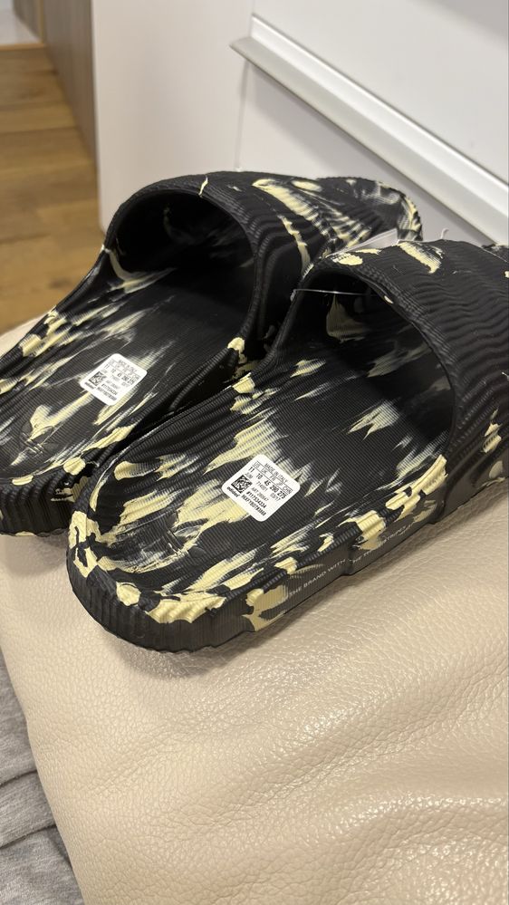 Papuci adidas Adilette 22 negru cu alb mărime 44-45