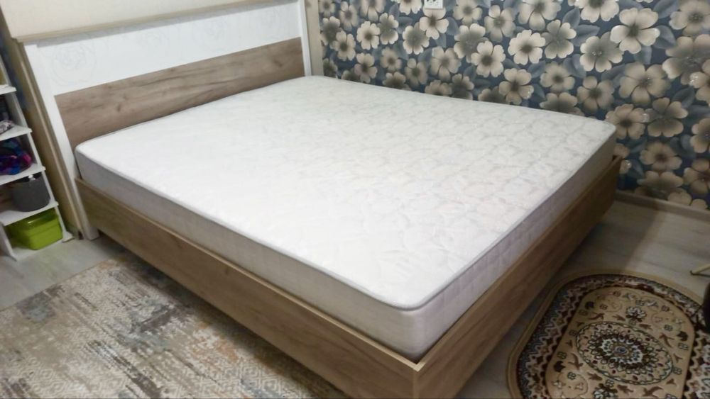Кровать двуспальная + ортопедический матрас
