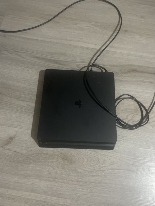 Плейстейшън 4 слим