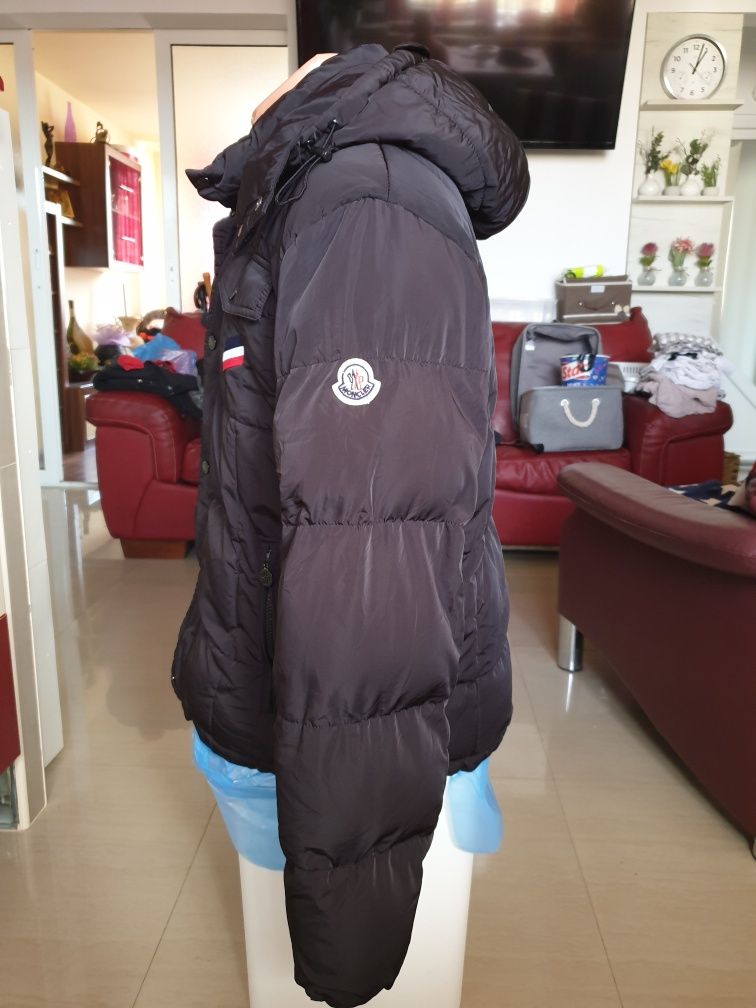 Vand haina MONCLER mărimea 2