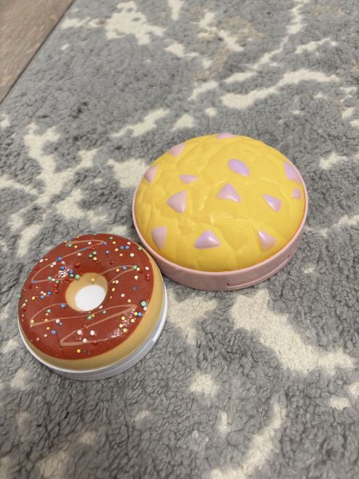 Cosmetice noi ( palete de machiaj )