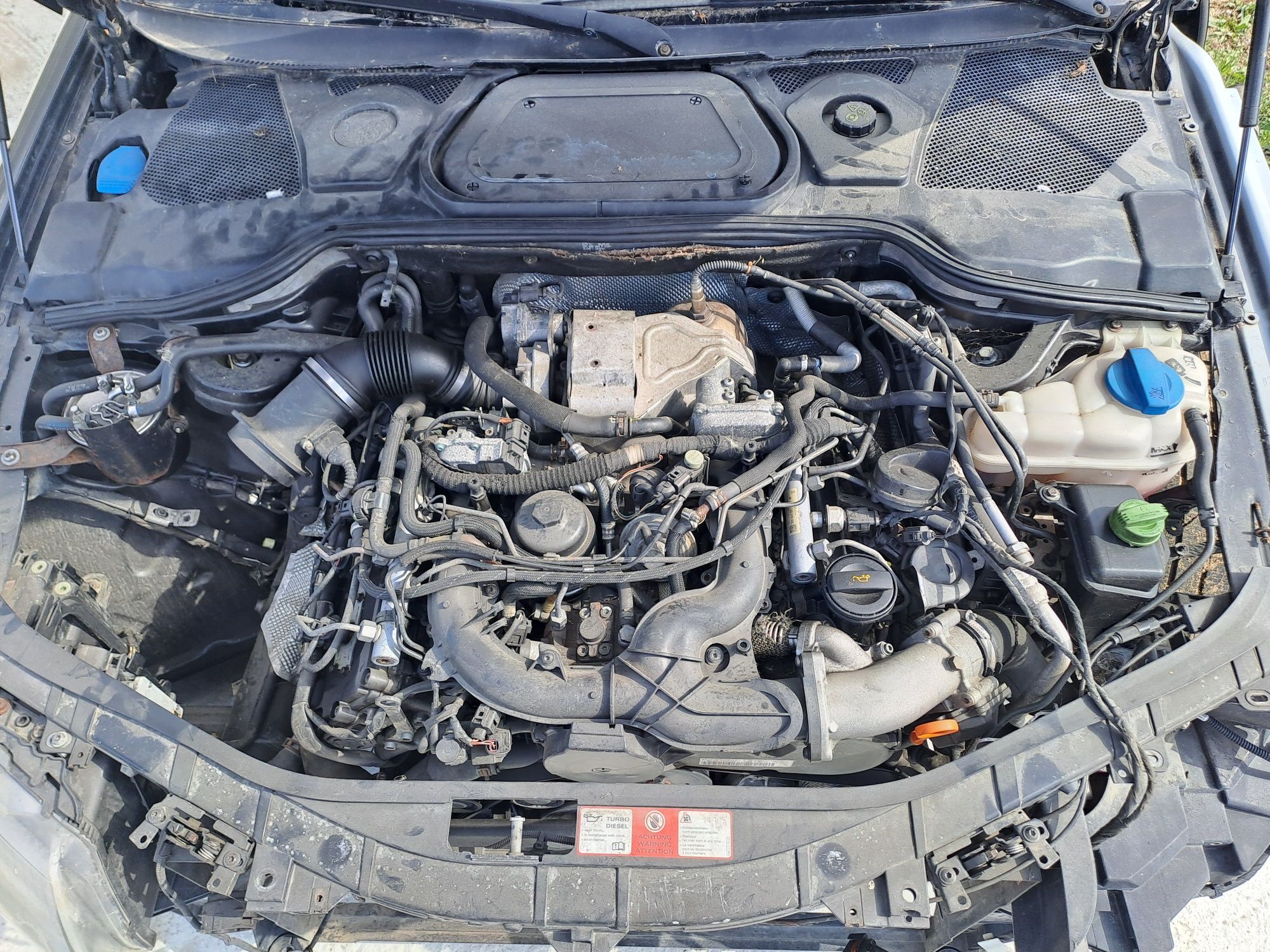 Dezmembrez Audi A8 cod motor ASB