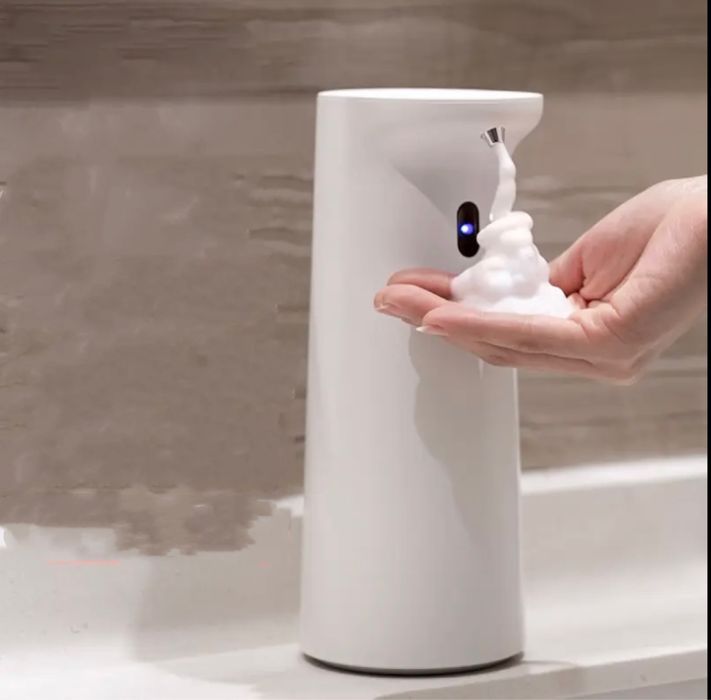 Сенсорный диспенсер для жидкого мыла