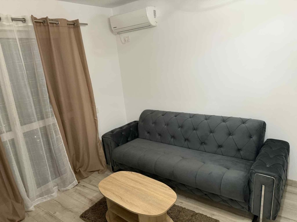 Inchiriez apartament cu 2  camere Complex Newton Tatarasi