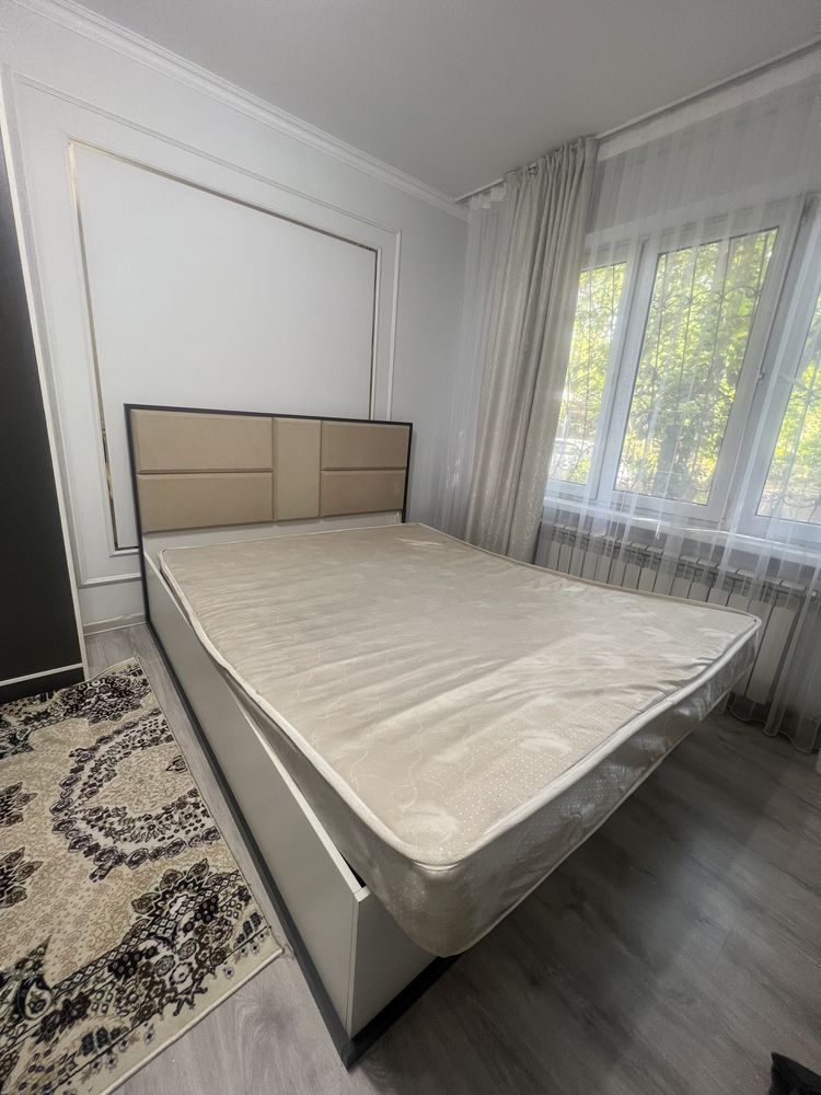 Продается матрас 200/160 цена договорная. Находится в квартире на 1 эт