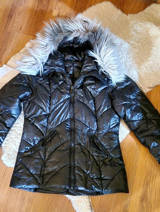 Черно, лъскаво дамско яке