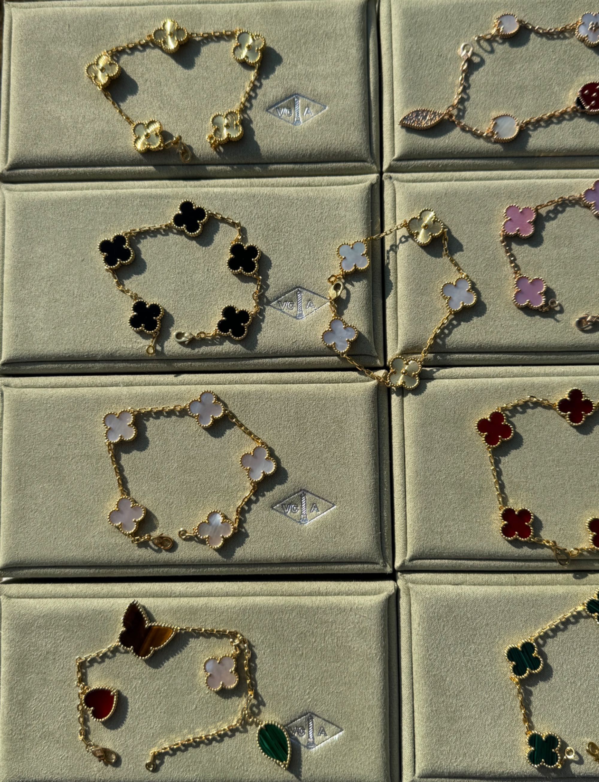 Гривни Van Cleef&Arpels