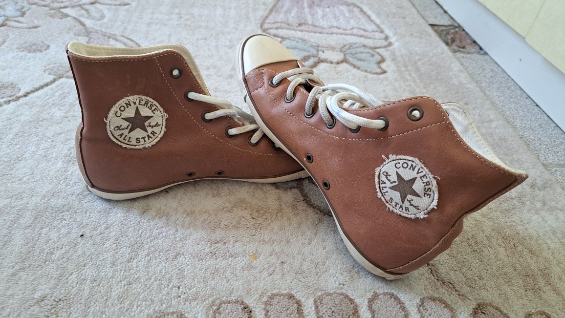 Кецове Converse страхотен цвят