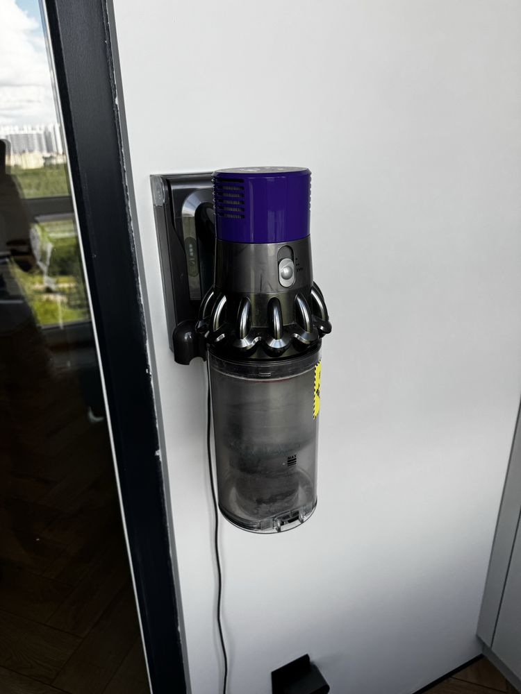 Пылесос Dyson Cyclone V10 Absolute серый