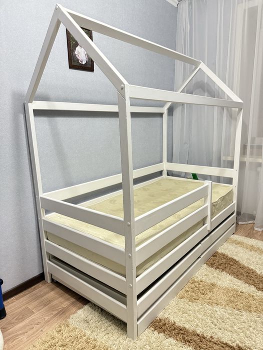 Кровать домик детская