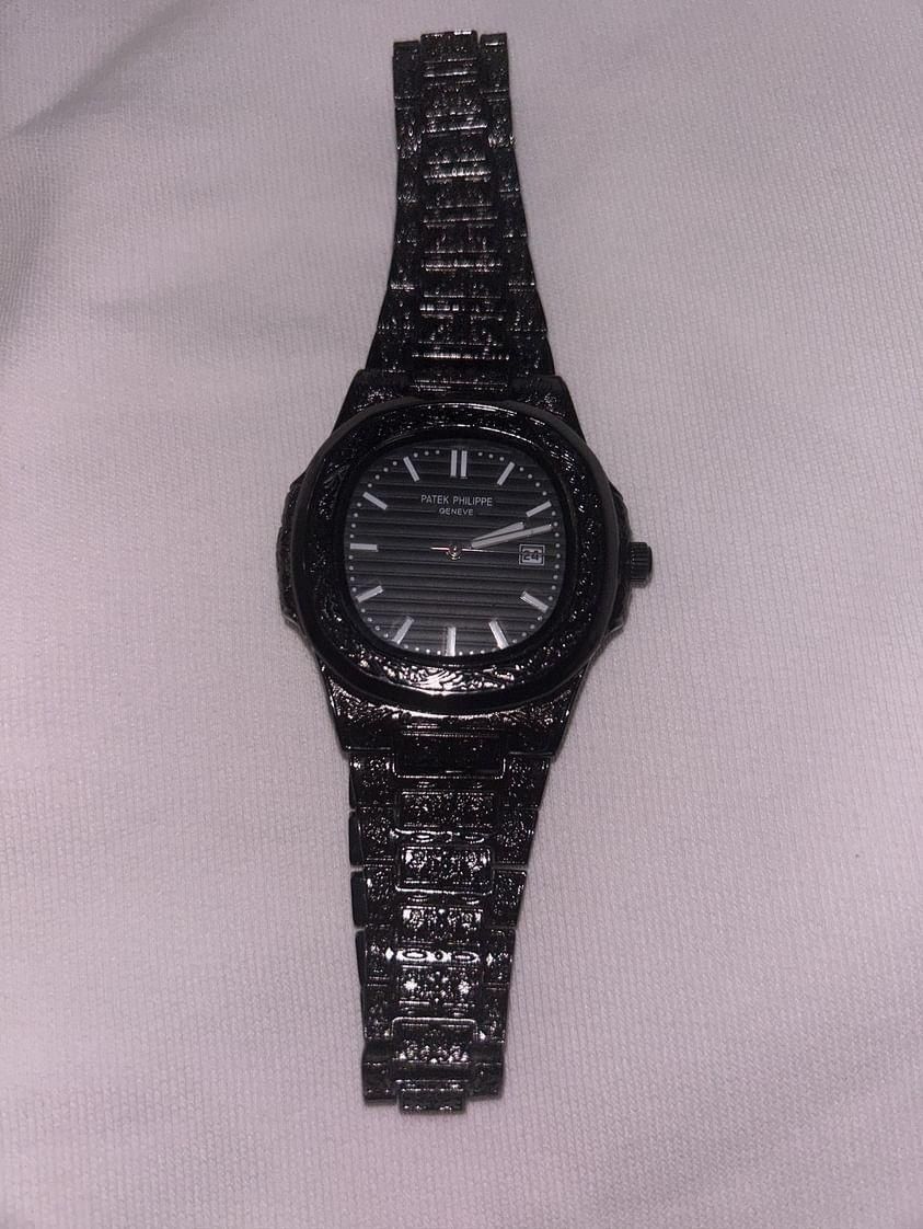 Часовник Patek Philippe Mod гравиран