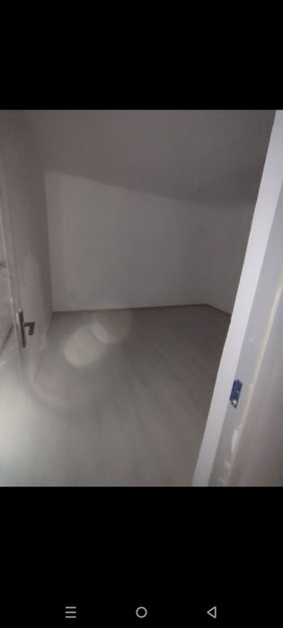 Órta chirchiq,Tóytepa 3 xona 1 etaj yangi uy 5 qavatli
Uy atrof