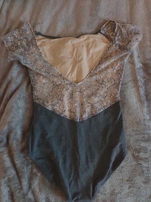 Продавам трика за балет