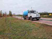 Полив зеленых насаждений с водовоза