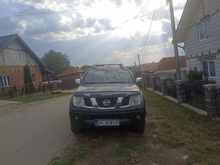 Vând Nissan Navara D40