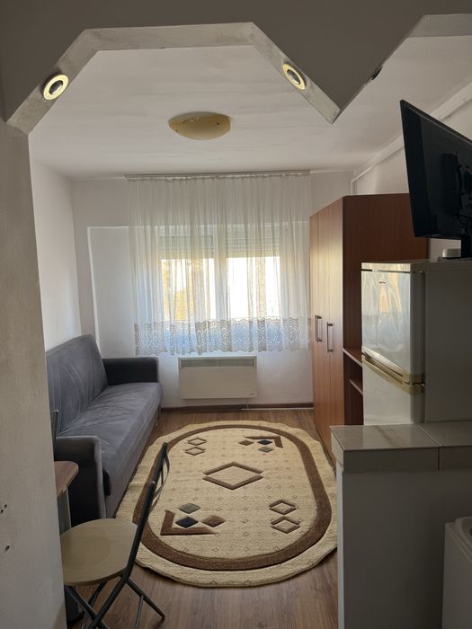 Inchiriez garsoniera carpati 2