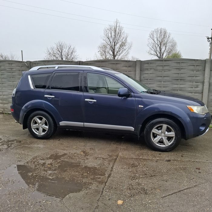 Mitsubishi Outlander..